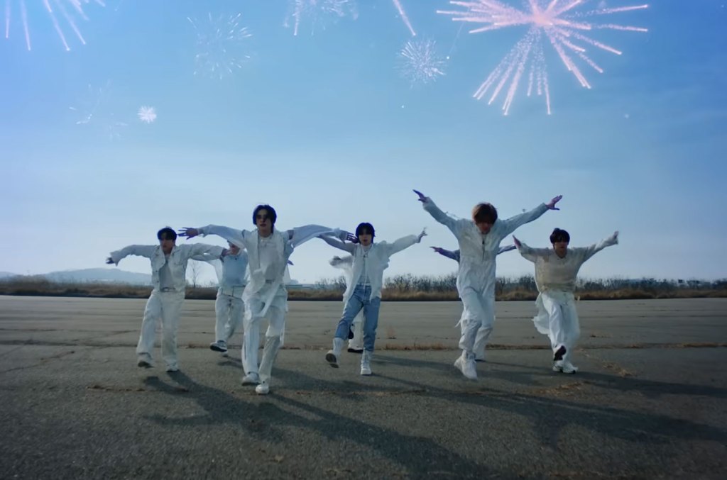 Stray Kids fait équipe avec Charlie Puth pour le single et la vidéo énergiques « Lose My Breath »