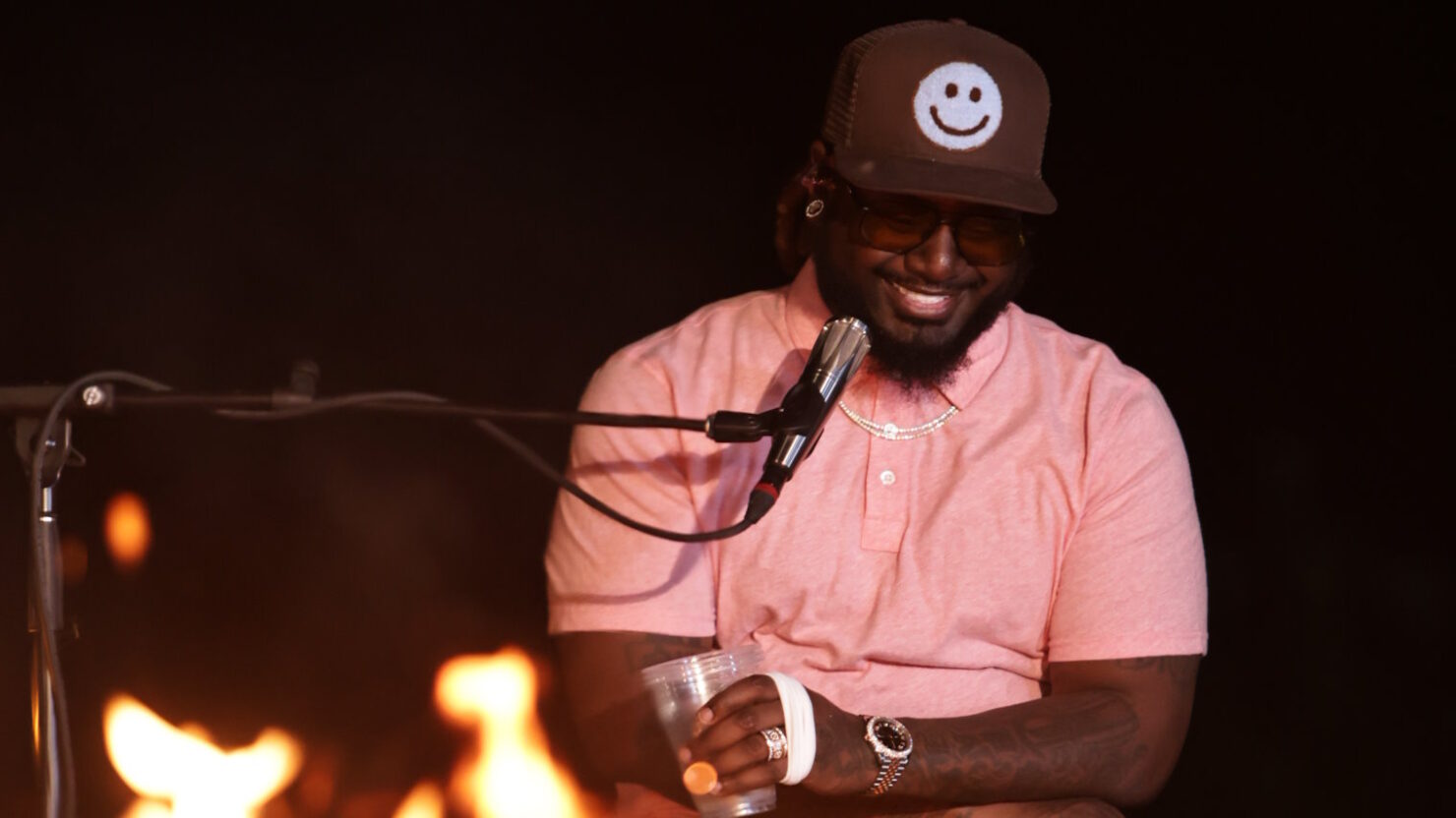 T-Pain s'élève au-dessus avec un hymne stimulant "On This Hill"