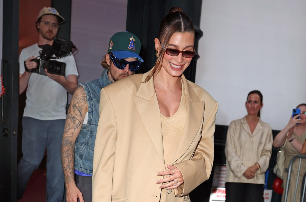 Justin Bieber s'accroche au baby bump de sa femme Hailey Bieber dans une adorable publication Instagram