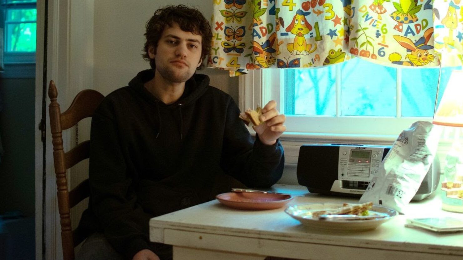 MJ Lenderman confirme le premier album d'ANTI "Manning Fireworks" et partage le single "She's Leaving You"