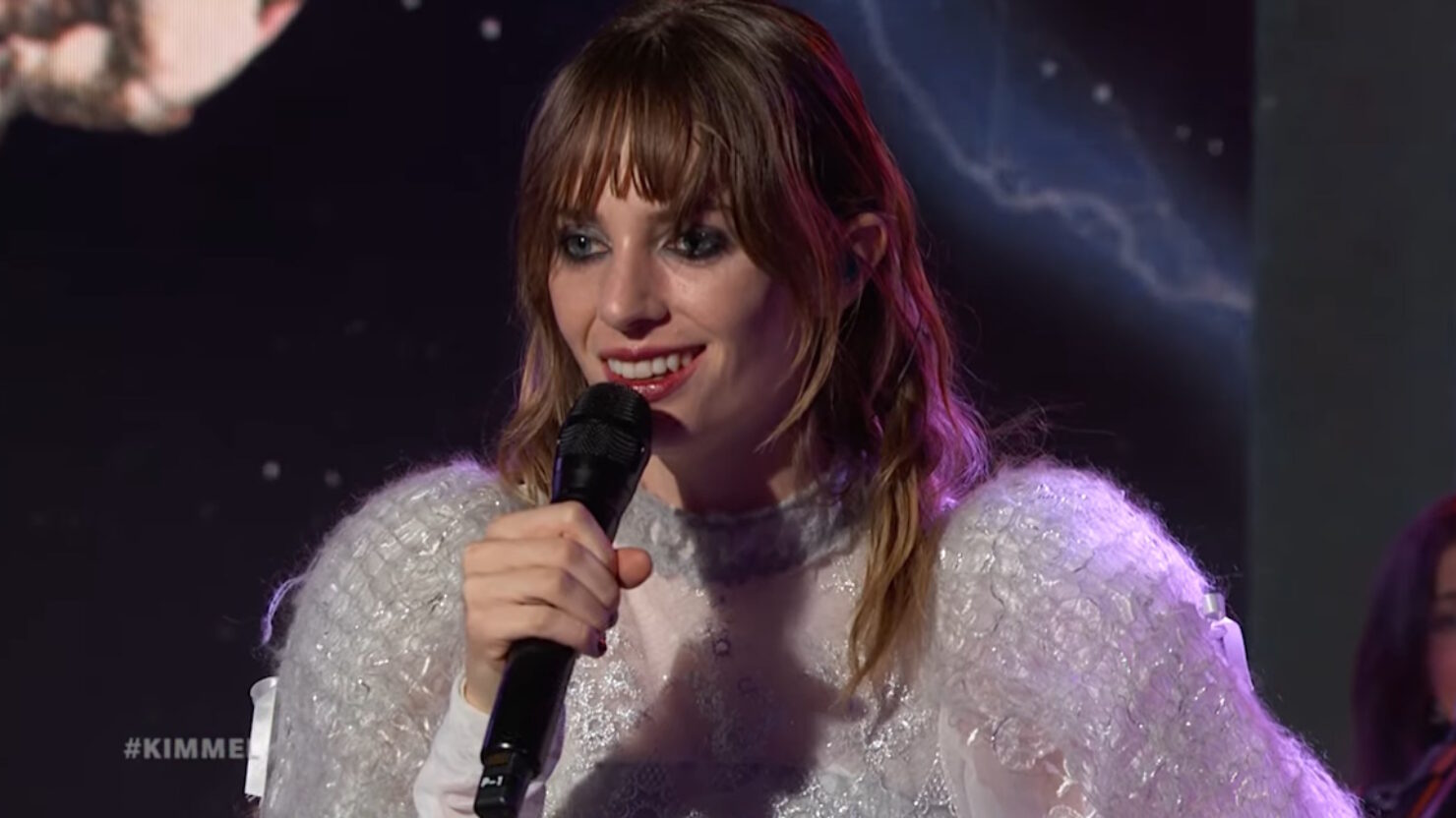 Maya Hawke apporte une « grande idée » à « Jimmy Kimmel Live »