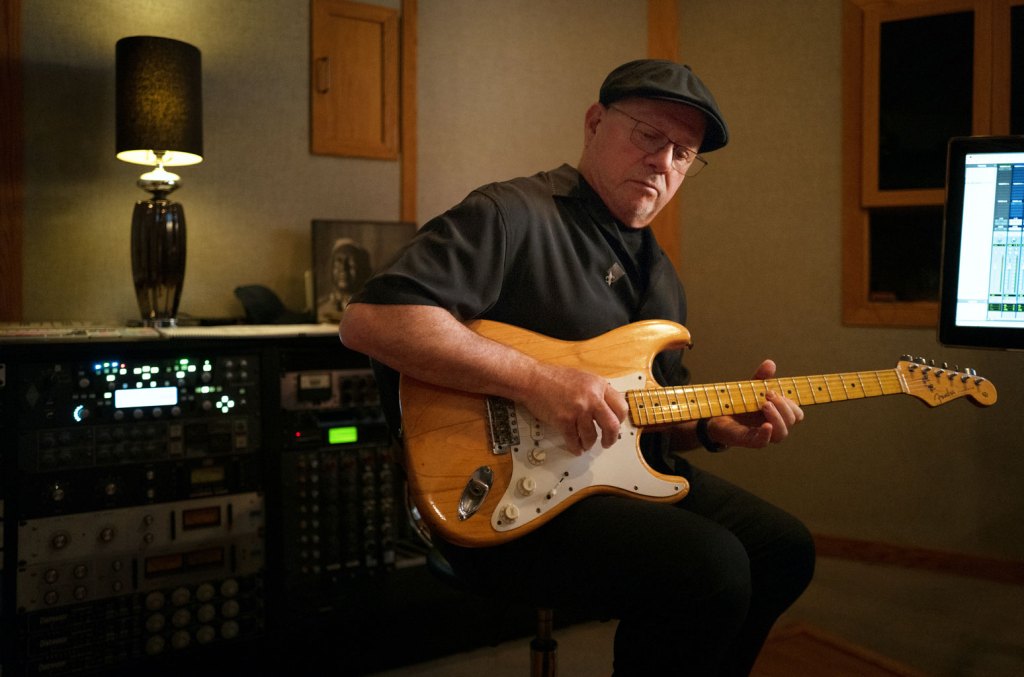 Pourquoi le légendaire compositeur de télévision Mike Post a décidé qu'il était temps de créer son propre album