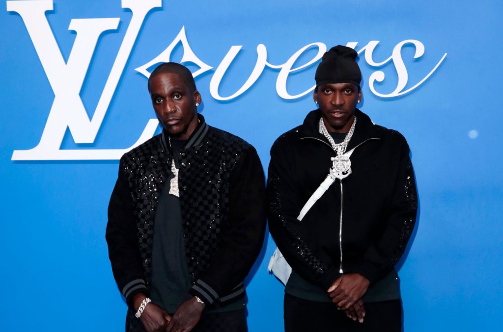 The Clipse présente une nouvelle chanson lors du défilé de mode Louis Vuitton à Paris