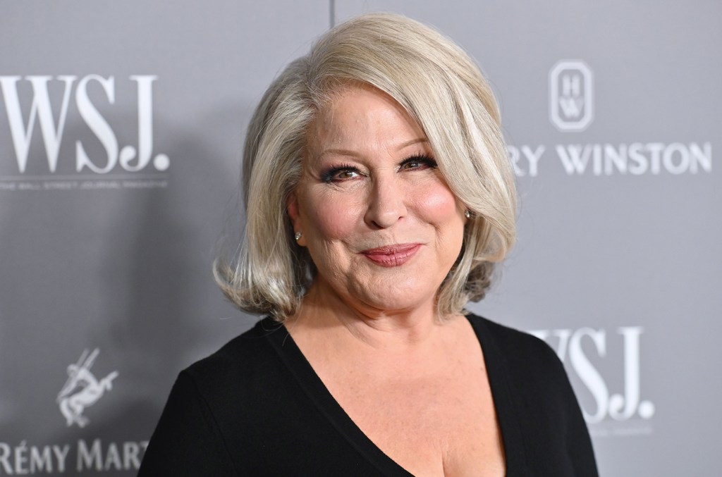 Bette Midler donne son « pouce vers le bas » à la Cour suprême avec une chanson parodique du « Magicien d'Oz »