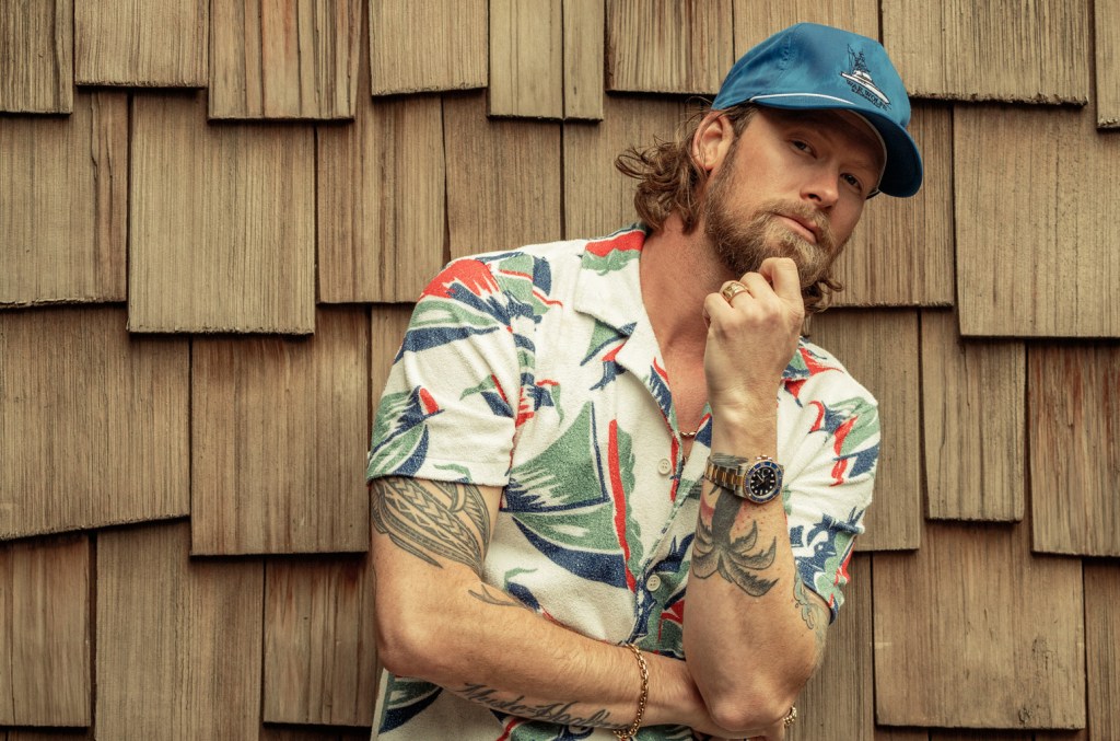 Brian Kelley se produit pendant la RNC et présente une nouvelle chanson intitulée « Make America Great Again »