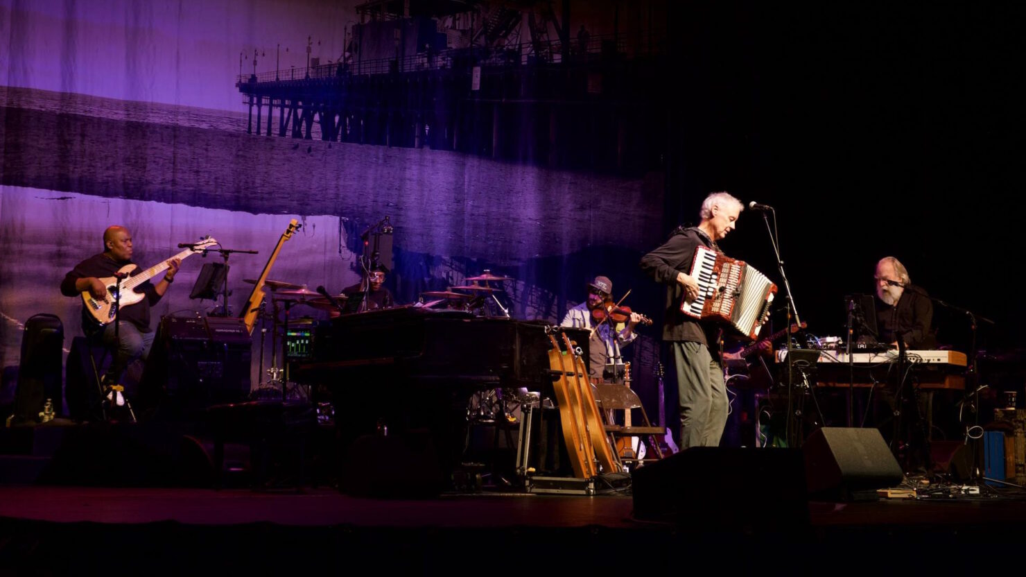 Bruce Hornsby révise son programme de tournée en raison de problèmes vocaux