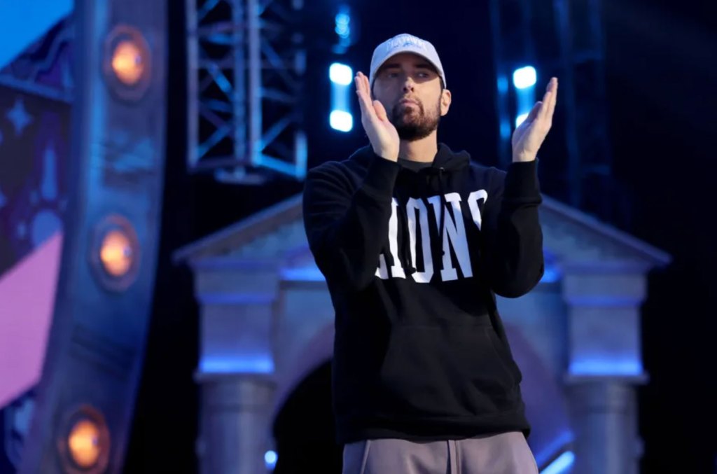 Eminem retrouve Steve Berman dans un sketch pour révéler une nouvelle édition de « The Death of Slim Shady »