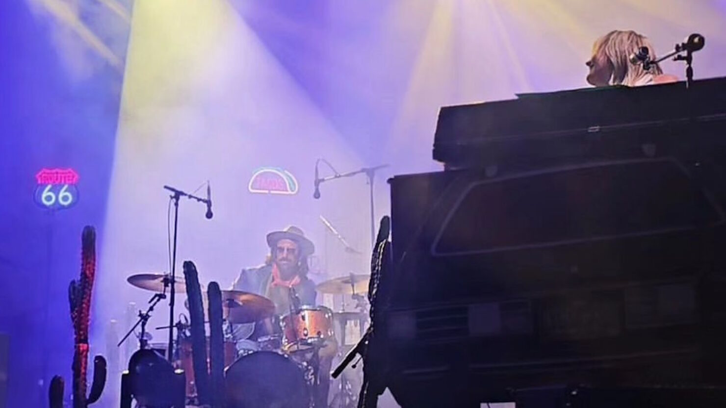 Grace Potter retrouve son ex-mari et ancien membre du groupe Matthew Burr lors de la « All-Requests Night » au Grand Point North