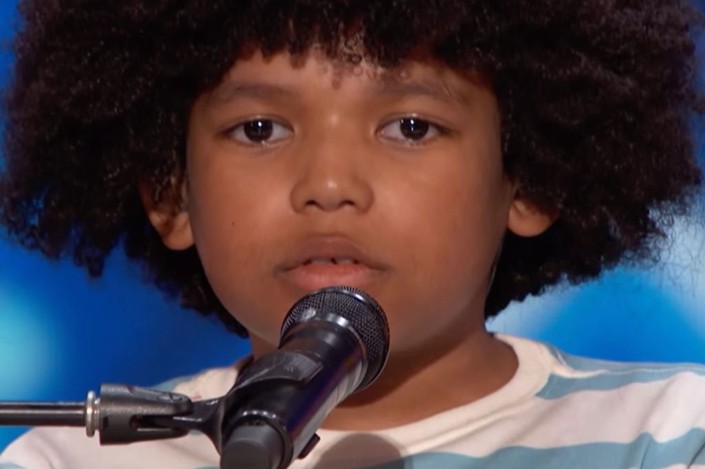 Journeyy, 9 ans, impressionne « AGT » avec sa chanson originale envoûtante « Paradise »