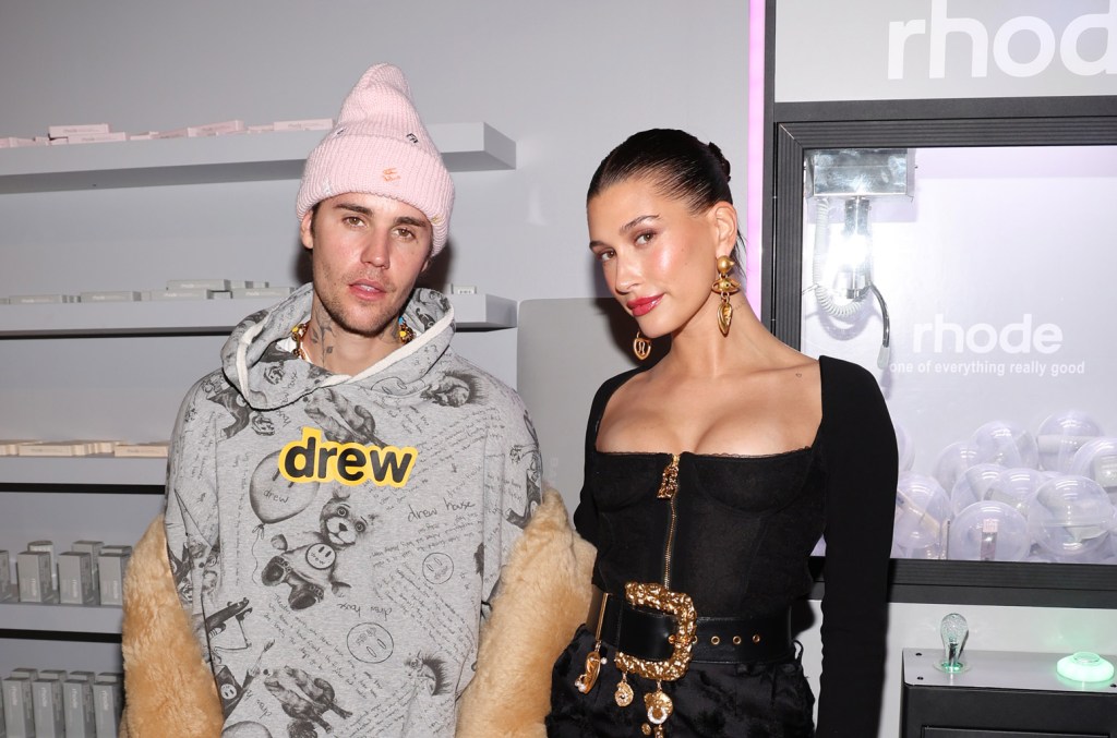 Justin Bieber se blottit contre le ventre rond de sa femme Hailey dans de jolies photos de grossesse
