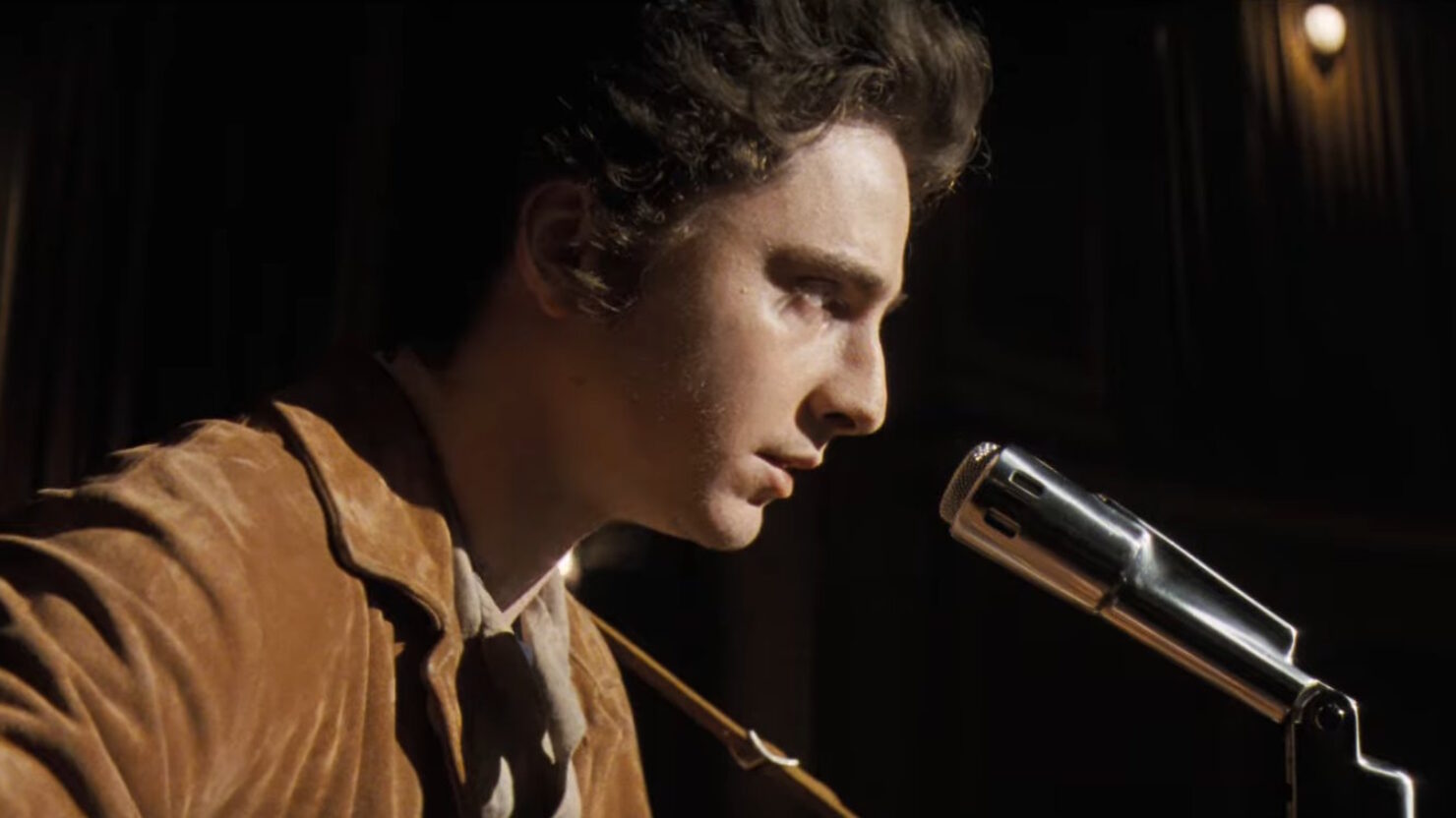 Regardez Timothée Chalamet incarner Bob Dylan dans la bande-annonce de « A Complete Unknown »