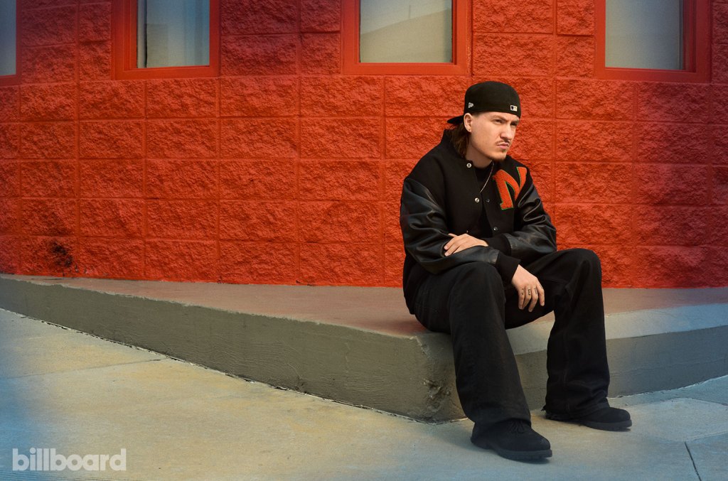 Tommy Richman fait la fête à Paris pour la vidéo « Million Dollar Baby » au format VHS : Regardez