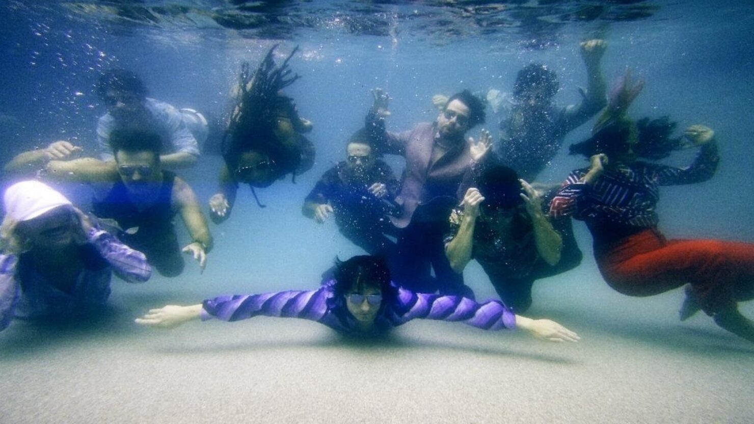 Yacht Rock Revue détaille l'album concept de 21 titres « Escape Artist »