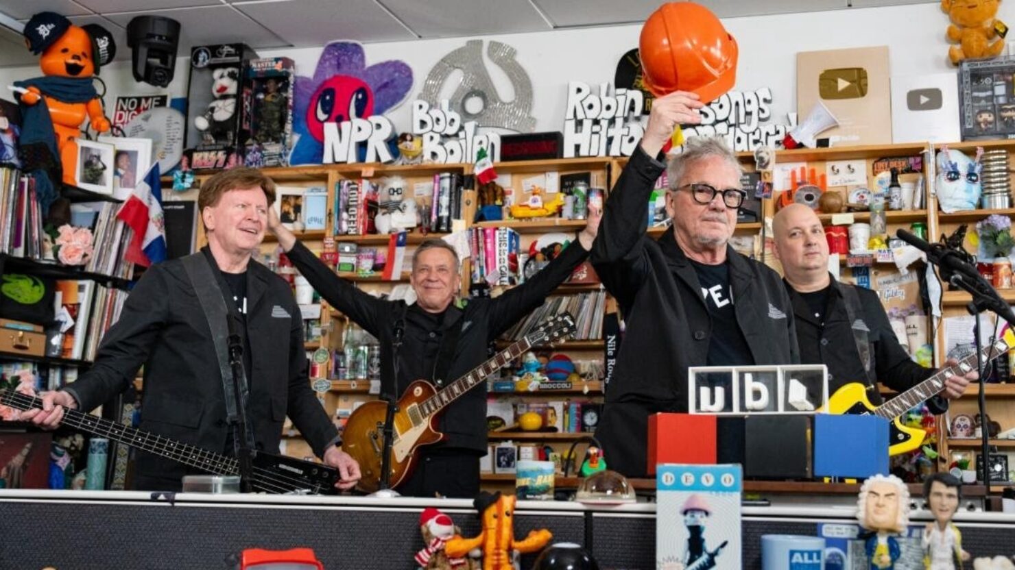 Devo propose des raretés et des classiques pour les débuts du « Tiny Desk Concert » de NPR