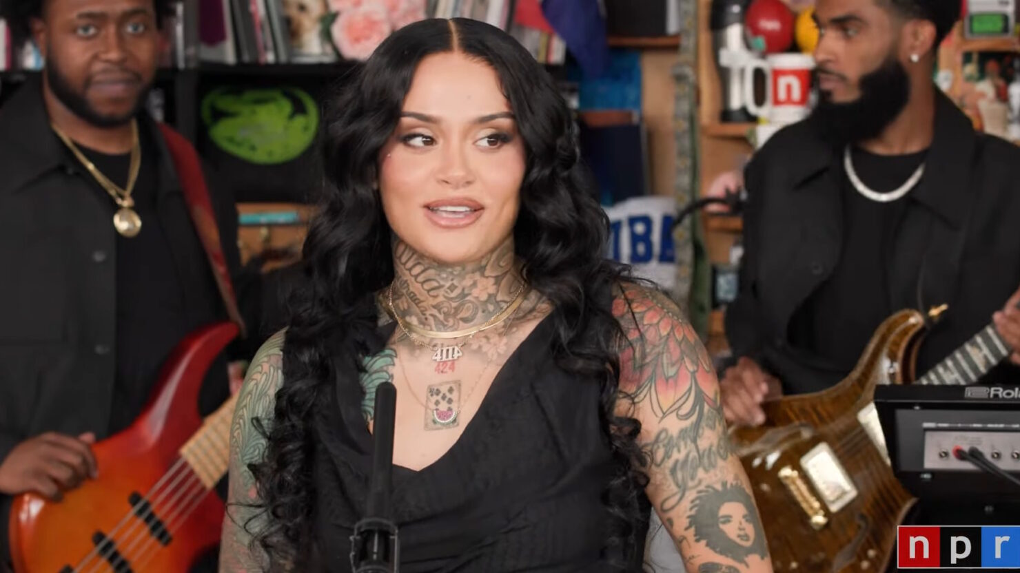 Kehlani fait ses débuts au « Tiny Desk Concert » avec un set sensuel couvrant toute sa carrière