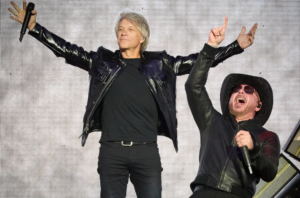 Bon Jovi s'invite au concert de Pitbull et à d'autres moments exaltants de la musique latine