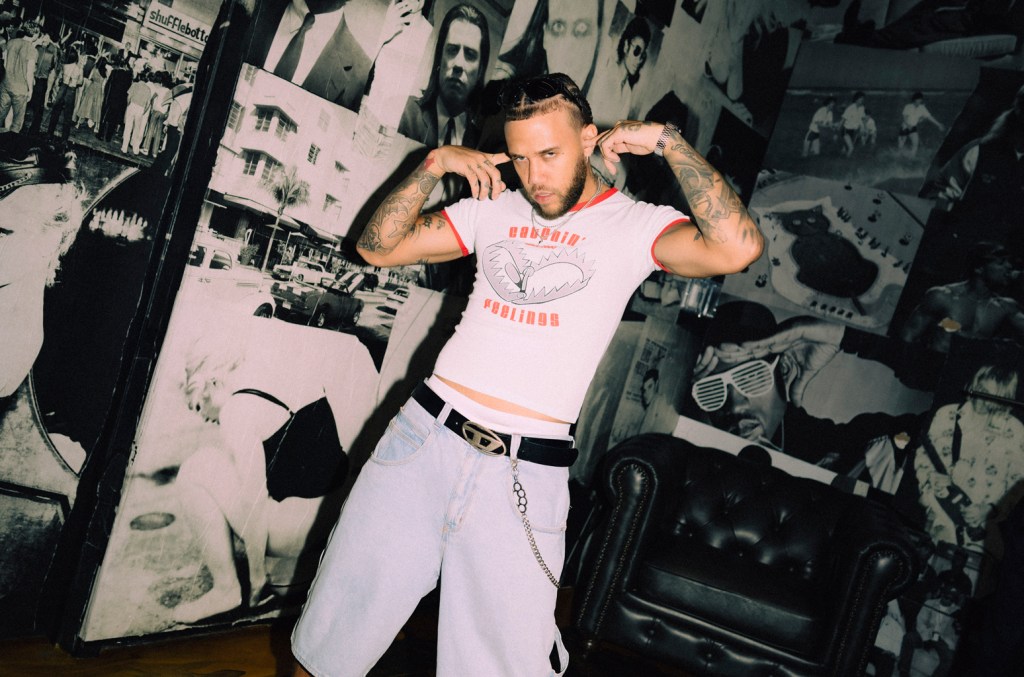 Jhayco vit la « vie de rock star » avec son dernier Top 10 des classements des albums latins de Billboard