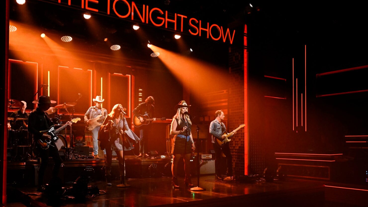 Miranda Lambert brille avec sa performance de « Wranglers » sur « Fallon »