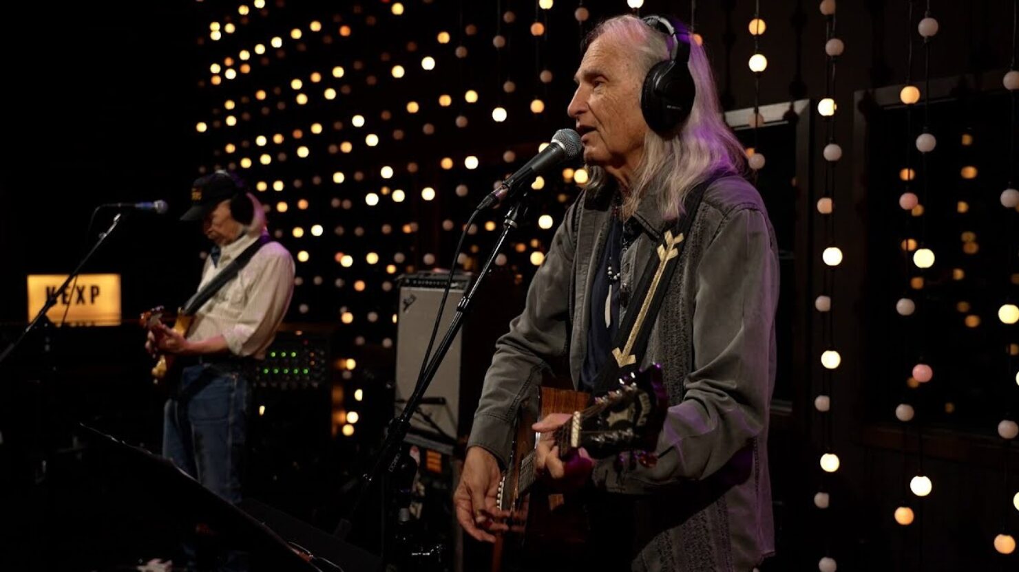 Regardez les auteurs-compositeurs-interprètes de renom Dave Alvin et Jimmie Dale Gilmore « en direct sur KEXP »