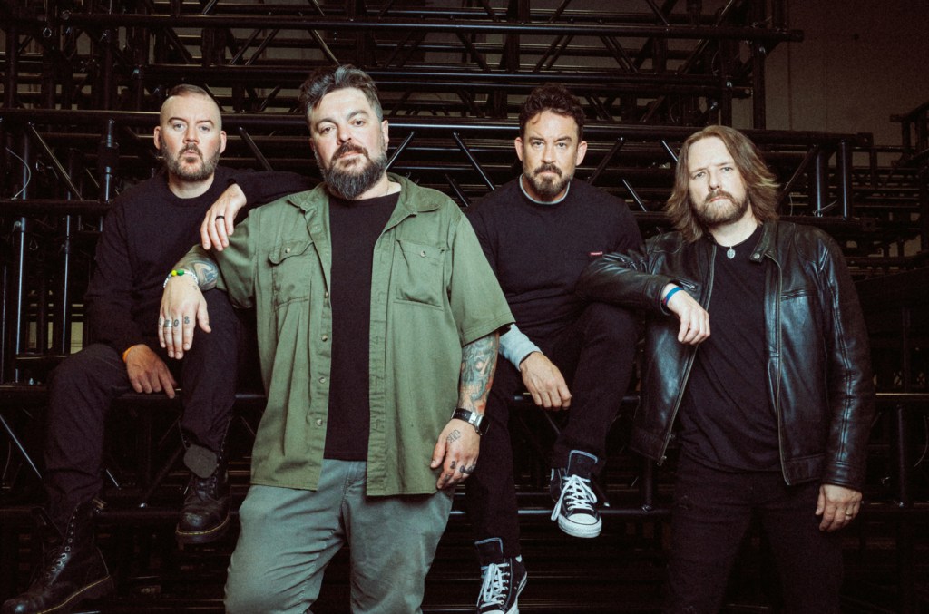 Seether fait face au doute et à la « véritable angoisse » sur son nouvel album « The Surface Seems So Far »