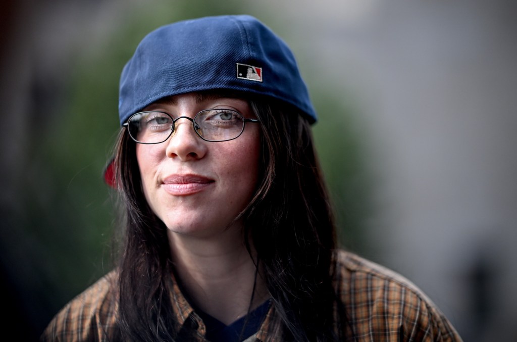 Billie Eilish dit qu'elle ne veut plus jamais parler de sa sexualité ou de ses fréquentations "à jamais"