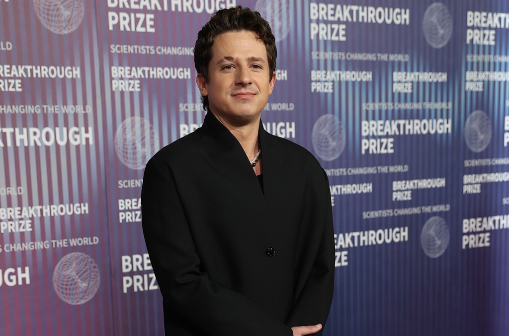 Charlie Puth pensait que le cri du « département des poètes torturés » de Taylor Swift était une IA