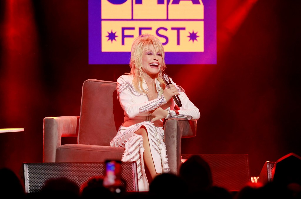 Orchestral Dolly Parton Show "Dolly Parton's Threads: My Songs in Symphony" fixe la date de première pour 2025