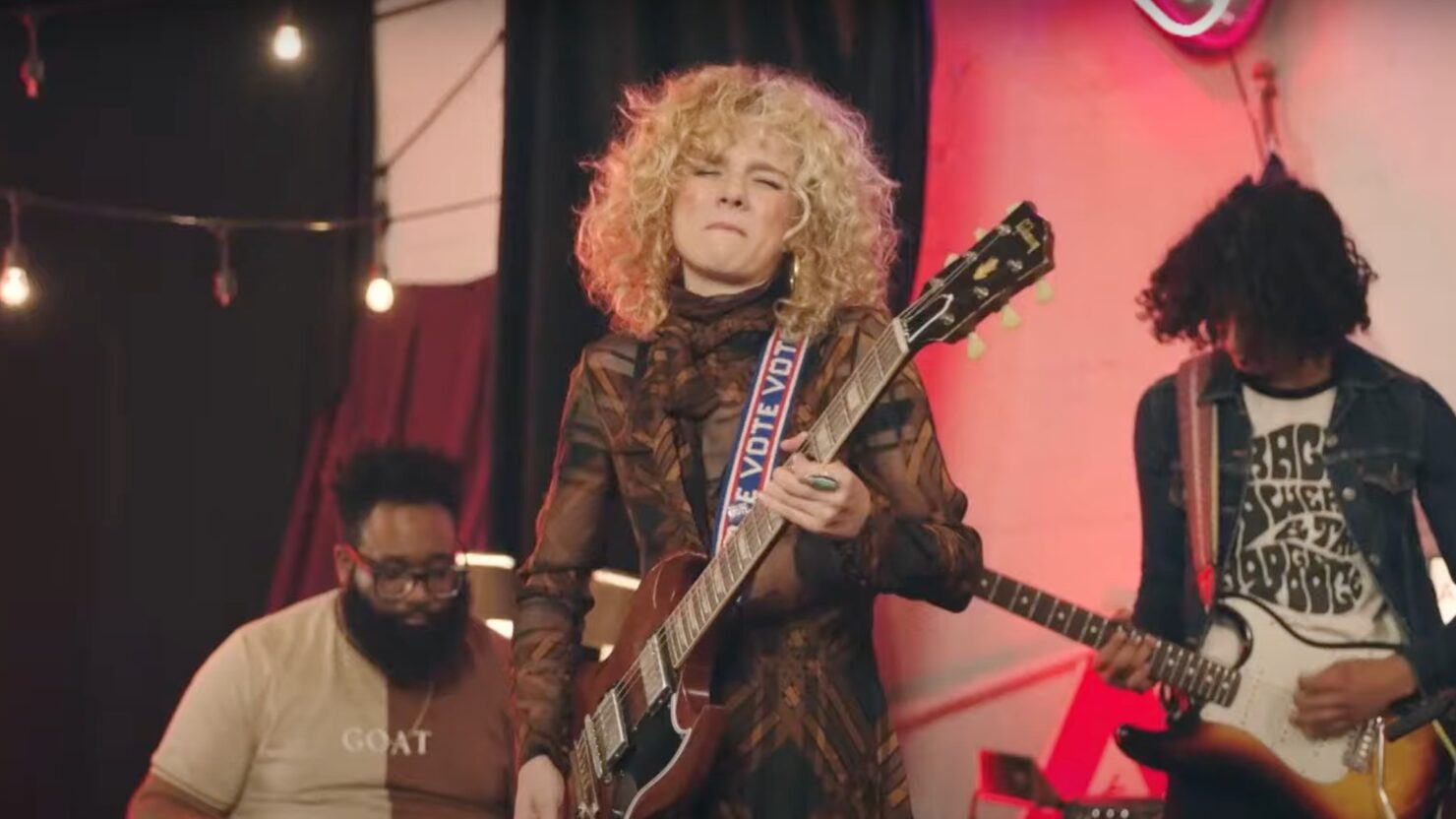 Regardez Grace Bowers déchirer "Holdin On To Something" sur "Kelly Clarkson"