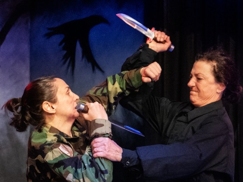 Riot Grrrls "Macbeth" de Taffetty Punk renverse le scénario sur la virilité