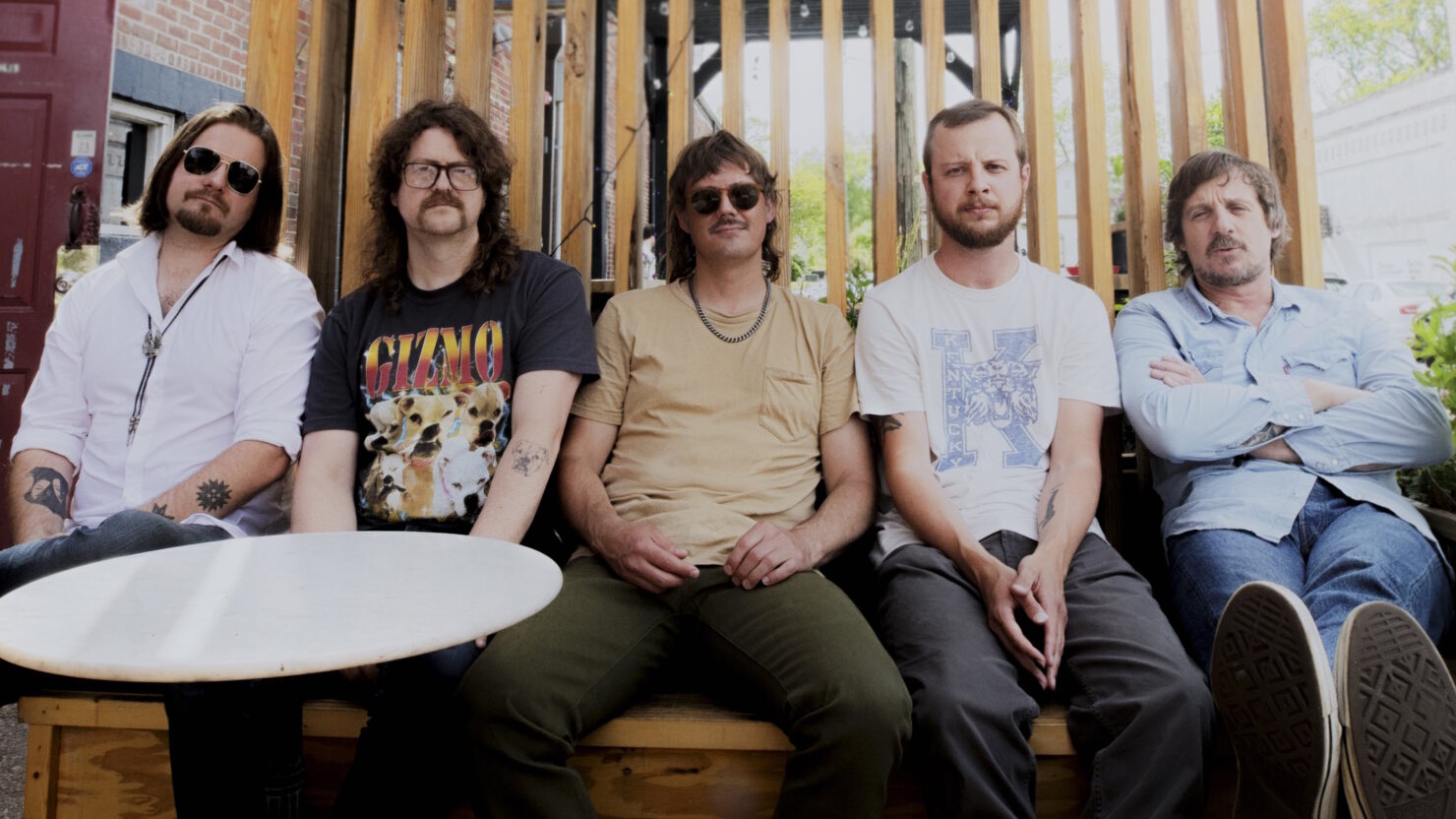 Sturgill Simpson double son soutien à la Caroline du Nord avec un spectacle-bénéfice contre l'ouragan