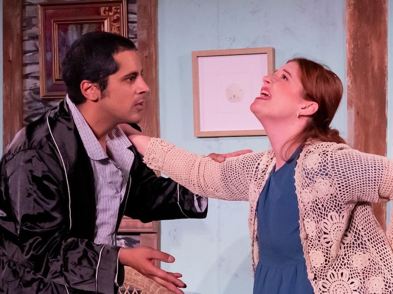 Un couple a des rendez-vous secrets « à la même heure, l'année prochaine » au Compass Rose Theatre