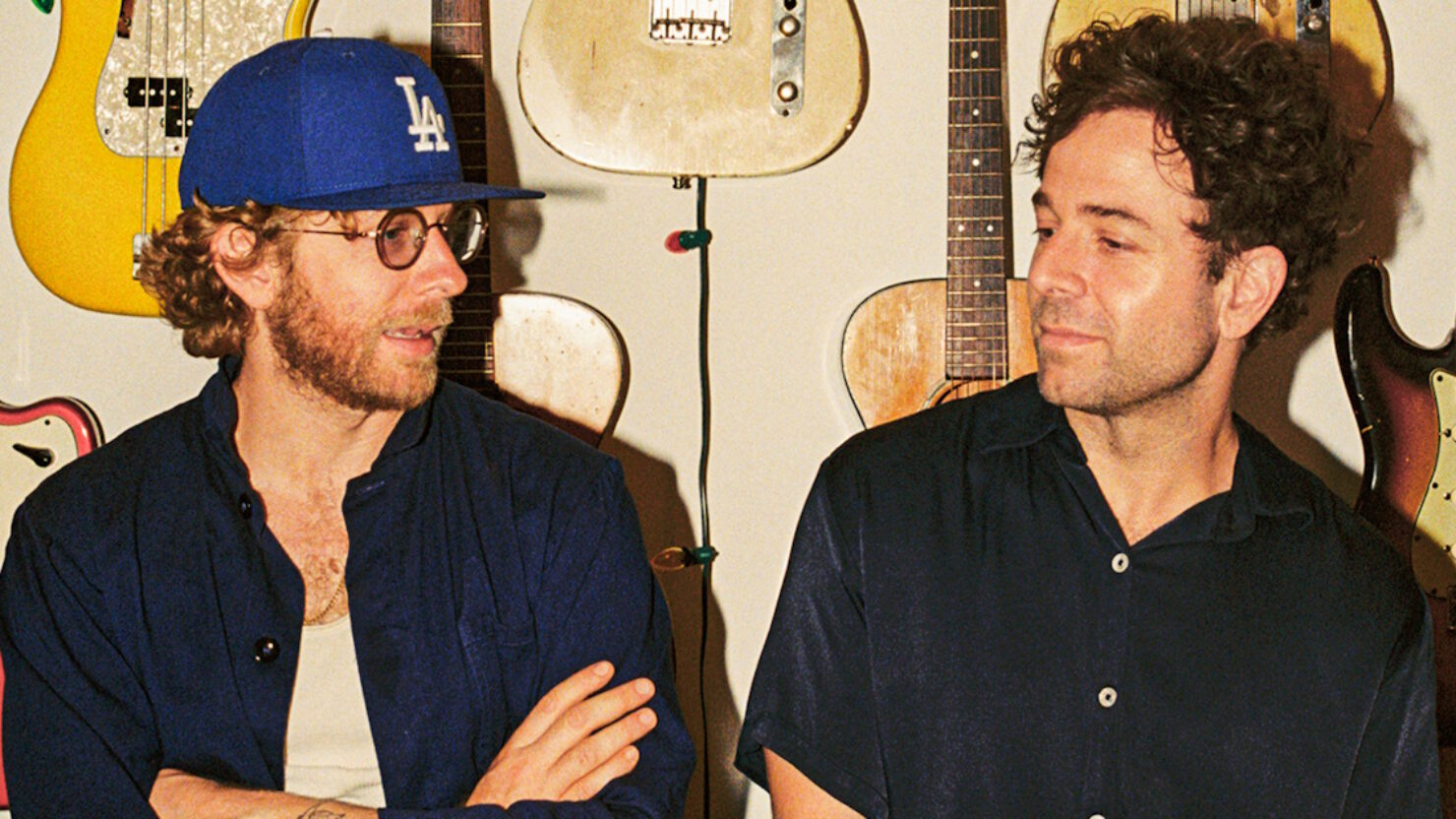 Dawes célèbre les fêtes de fin d’année avec le single « Christmas Tree In The Window »