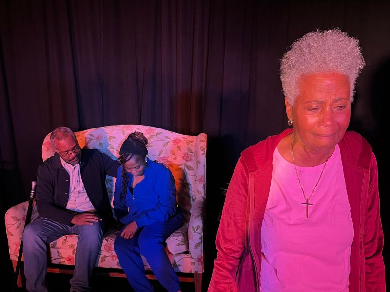 Des secrets de famille éclatent dans des « cicatrices » déchirantes au théâtre AmaZing