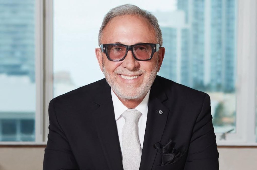 Emilio Estefan à propos de la musique qu'il a créée pour Miss Univers 2024 : "Elle mélange les saveurs mexicaines avec des influences mondiales"