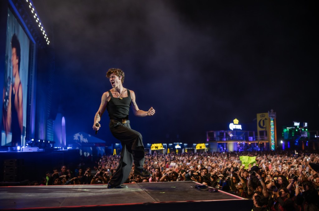 La haute énergie de Shawn Mendes, la promesse tenue de Saint-Vincent et bien d'autres faits saillants du deuxième jour de Corona Capital 2024