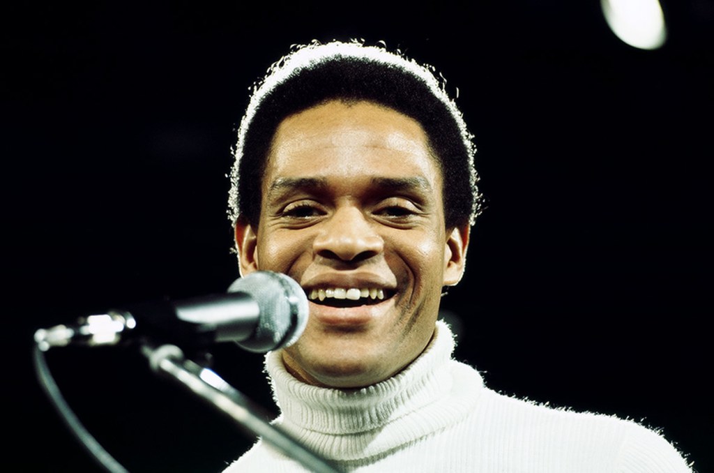 La magie vocale d'Al Jarreau revient sur le devant de la scène sur l'album live redécouvert « WOW ! »
