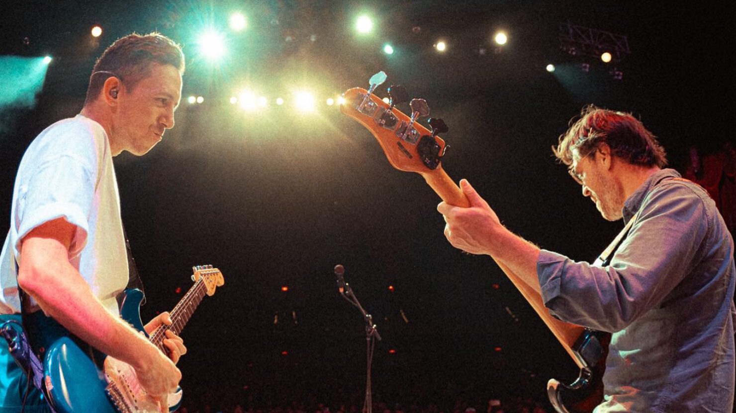 Regardez Cory Wong et Joe Dart, leur coéquipier de Vulfpeck, emmener Brooklyn à « Dean Town »