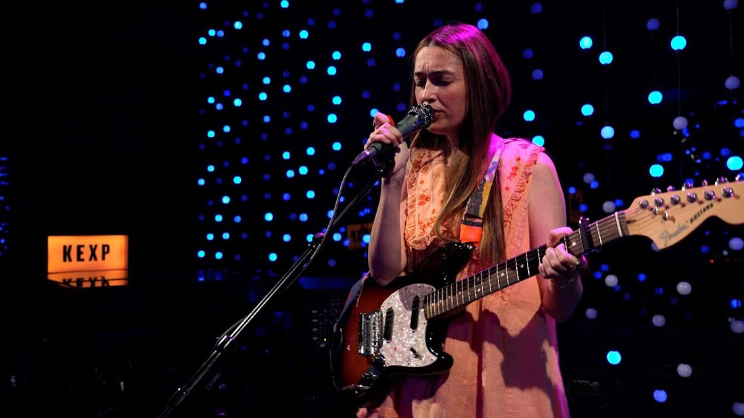 Regardez Cults donner vie aux chansons « To The Ghosts » pour KEXP