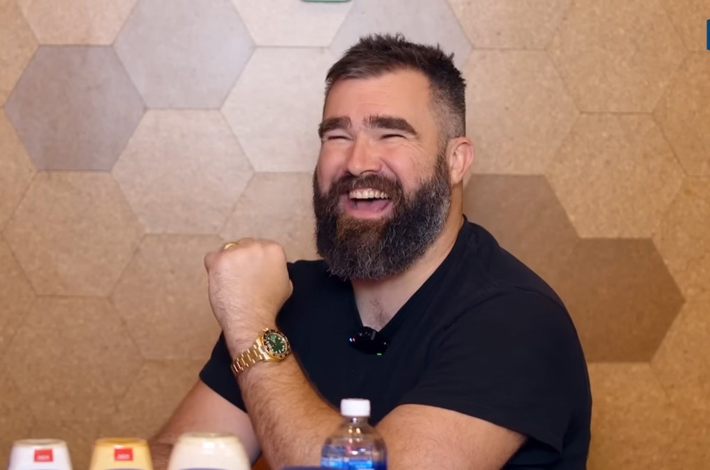 Regardez Jason Kelce Belt « l’éclipse totale du cœur » pendant le hayon de l’État des Appalaches