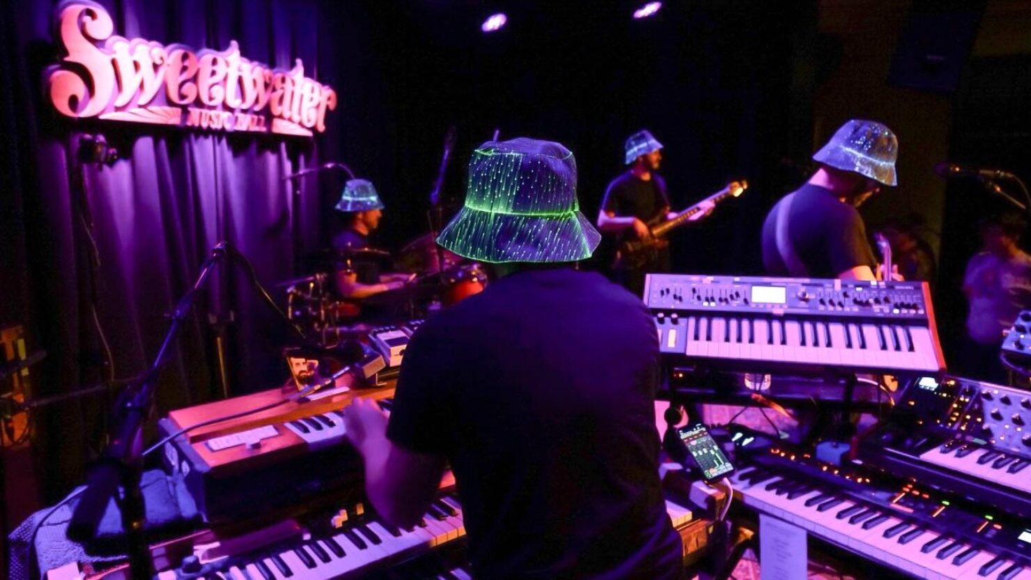 Spafford lance la reprise du groupe Steve Miller et perpétue la tradition de Belafonte à Halloween au Sweetwater Music Hall