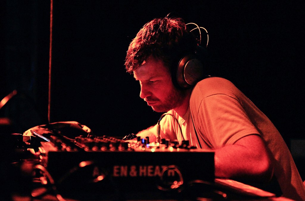 Aphex Twin partage une compilation surprise, « Musique du Merch Desk (2016-2023) »