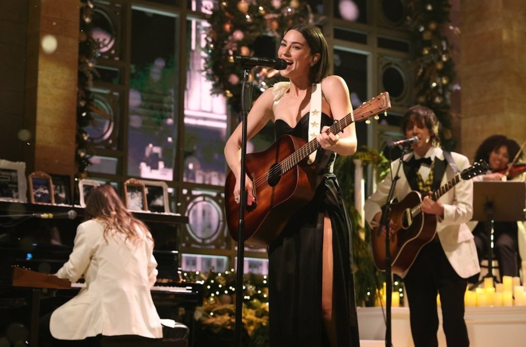 Gracie Abrams fait ses débuts dans "SNL" avec des performances de "That's So True" et "I Love You, I'm Sorry": regardez
