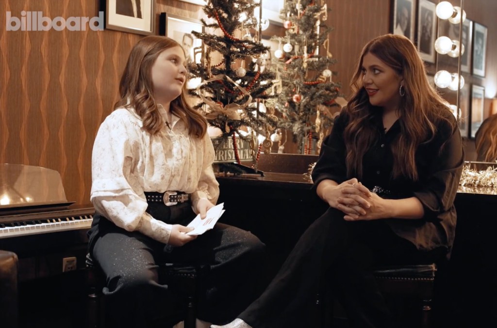 Hillary Scott de Lady A interviewée par sa fille Eisele Kaye, son partenaire du duo « Difficile d'attendre Noël » : questions-réponses avec la famille Billboard
