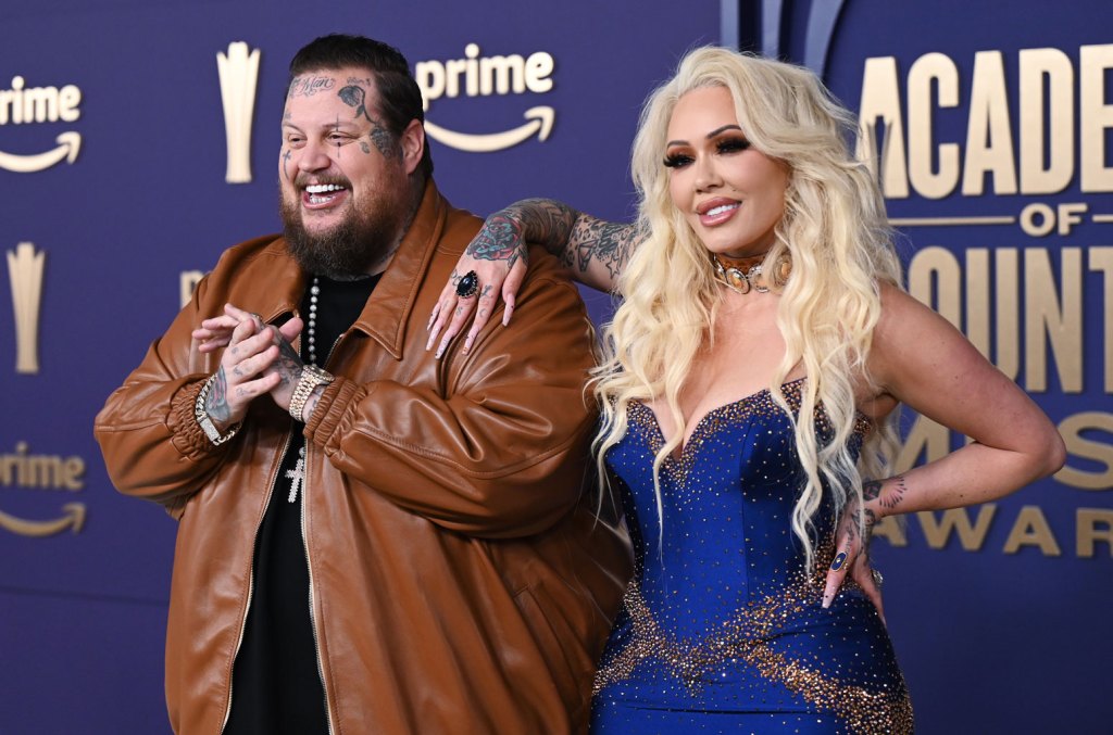 Jelly Roll et Bunnie XO rient de leurs « terribles » talents de pâtissière dans une vidéo sucrée