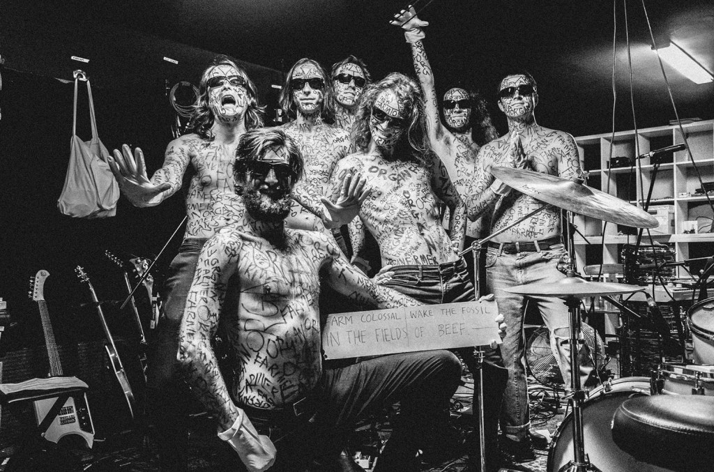 King Gizzard et le magicien lézard interprètent « Flight b741 » avec Songs for Kids Band