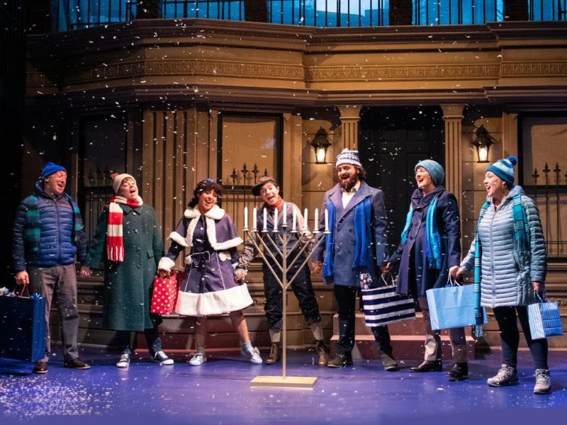 La joyeuse et puissante « A Hanukkah Carol » est présentée en première au Round House Theatre