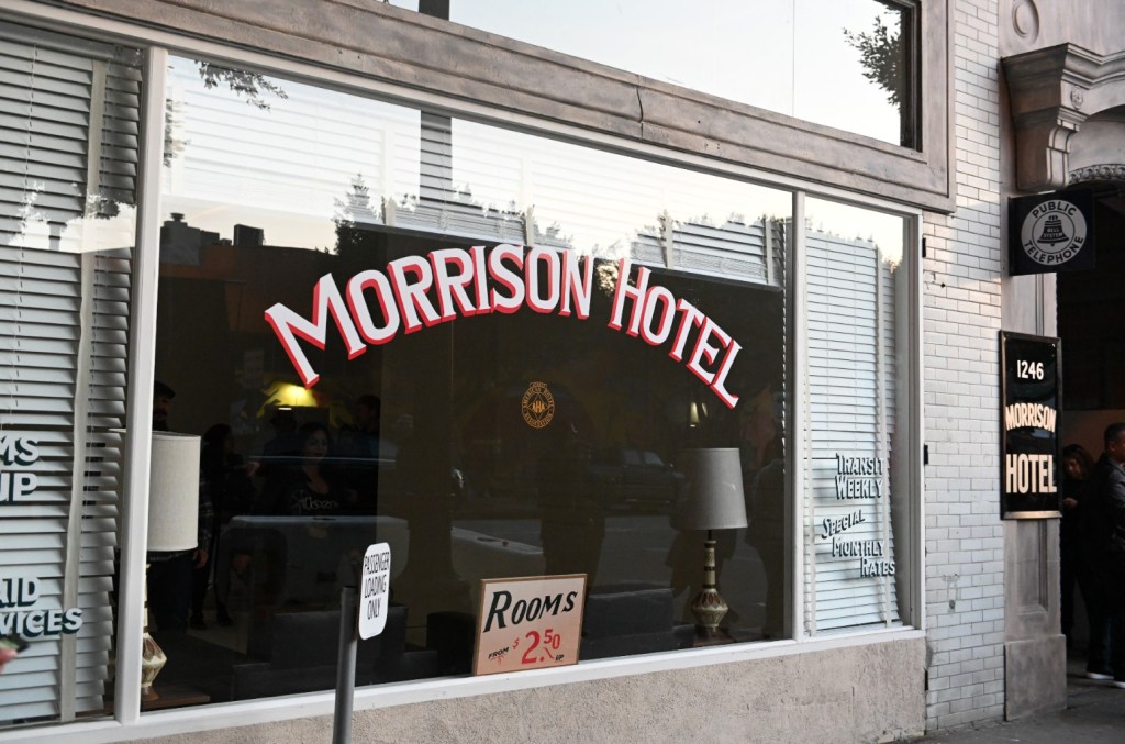 Le « Morrison Hotel », rendu célèbre par The Doors, prend feu à Los Angeles
