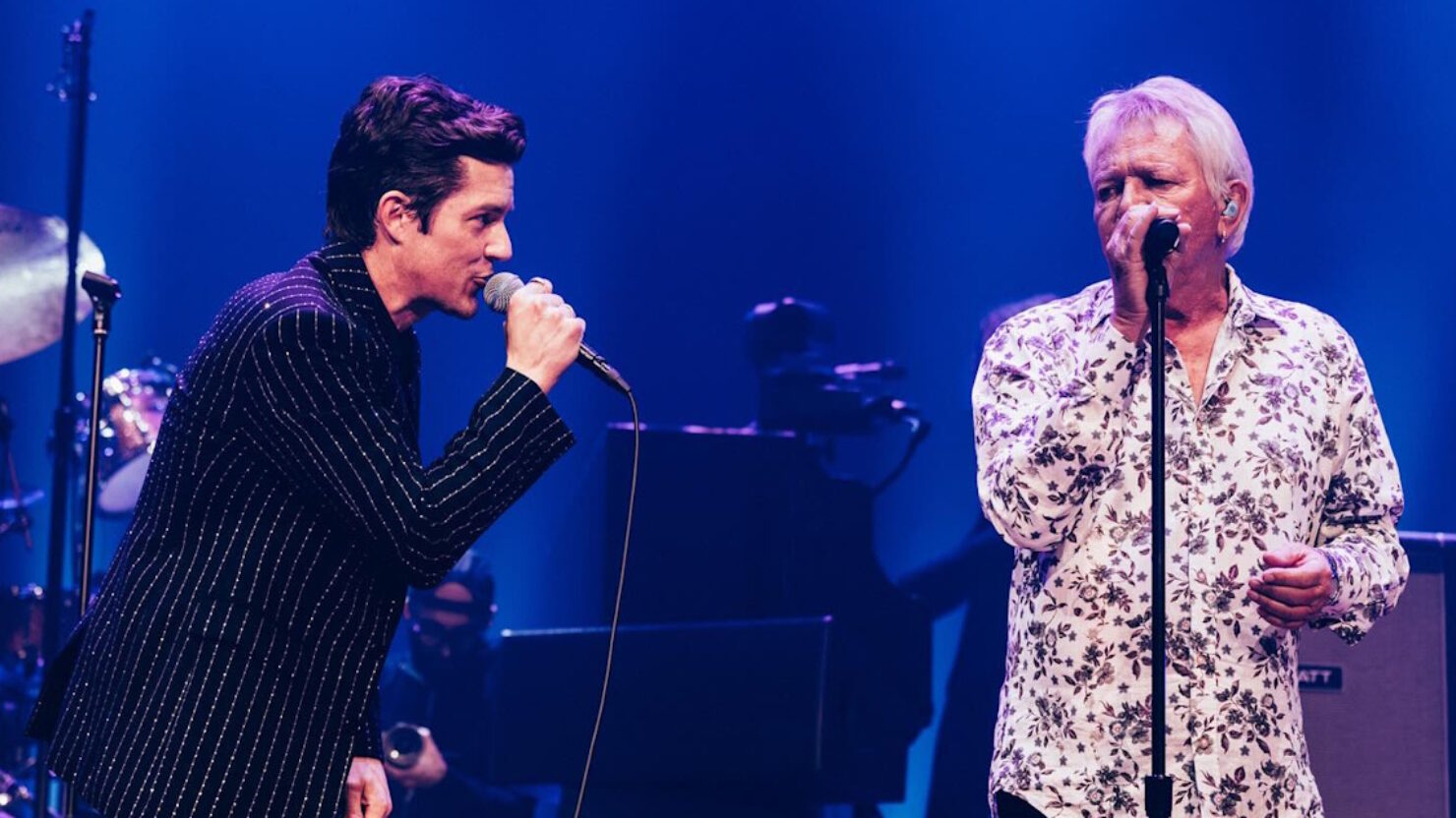 Les Killers reprennent "Electric Blue" d'Icehouse avec Iva Davies