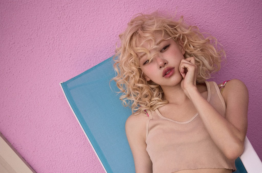 ROSÉ de BLACKPINK présente « Rosie » aux fans sur son premier album solo : diffusez-le maintenant