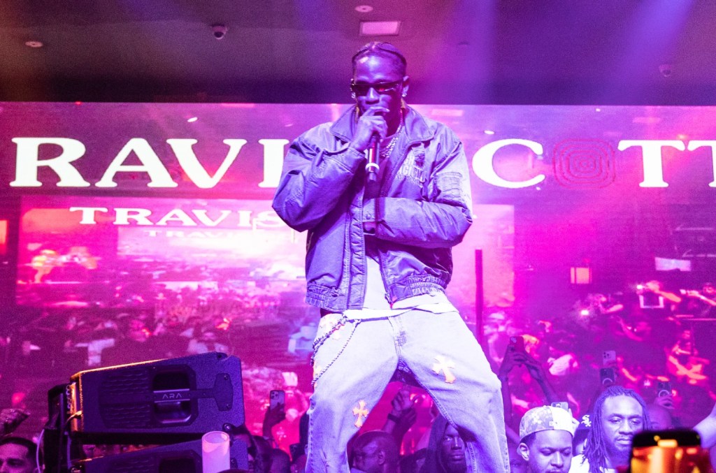 Travis Scott recrute Owen Wilson pour la performance « FE!N » au Rolling Loud Miami 2024